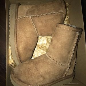 Uggs authentic kids size 9